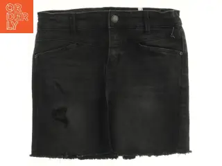 Sort denim nederdel med frynser fra Name It (str. 140)