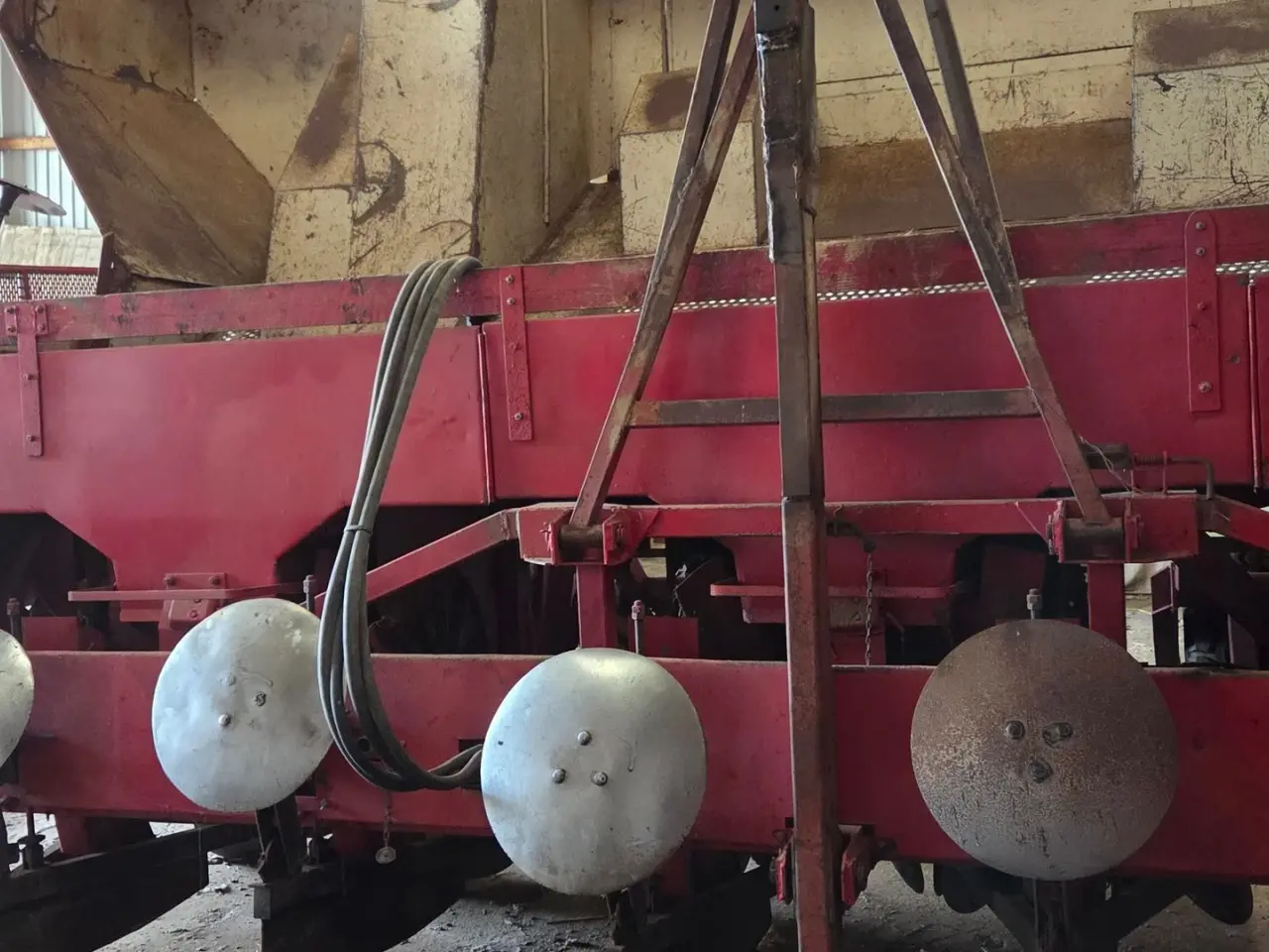 Billede 2 - Komarno Stor 6 rækket lægger, med 6 tons tank.