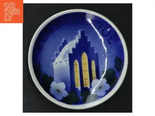 Porcelænsplatte med kirkemotiv (str. Ø 8 cm)