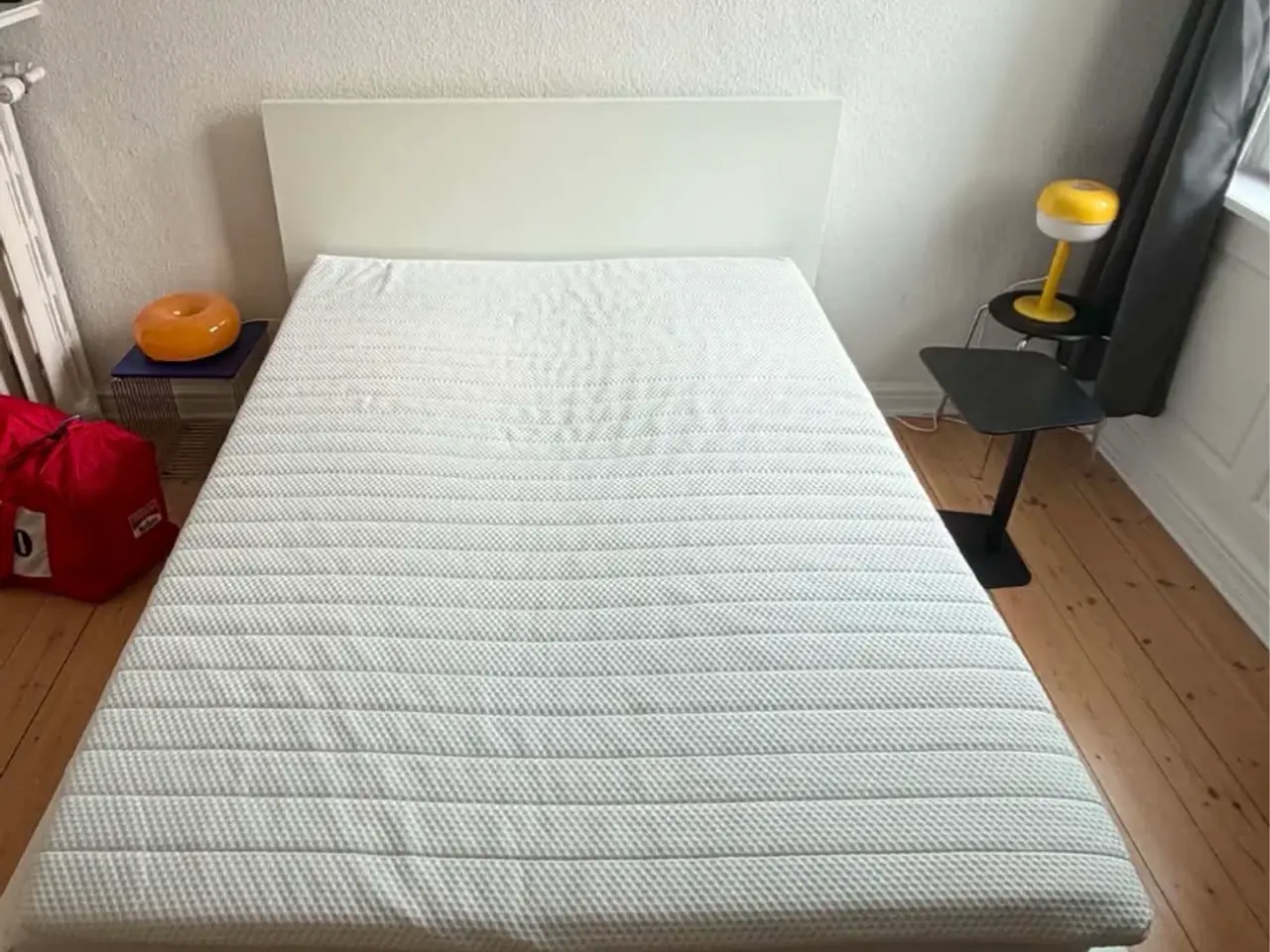 Billede 2 - Hvid Malm seng med madras