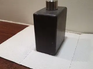 Sort marmor dispenser