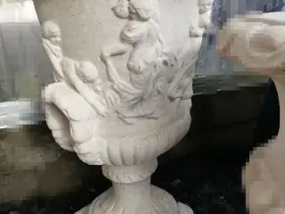 Marmor blomstevase og Louvre