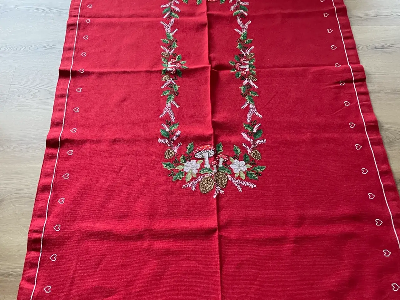 Billede 1 - Broderet juledug 