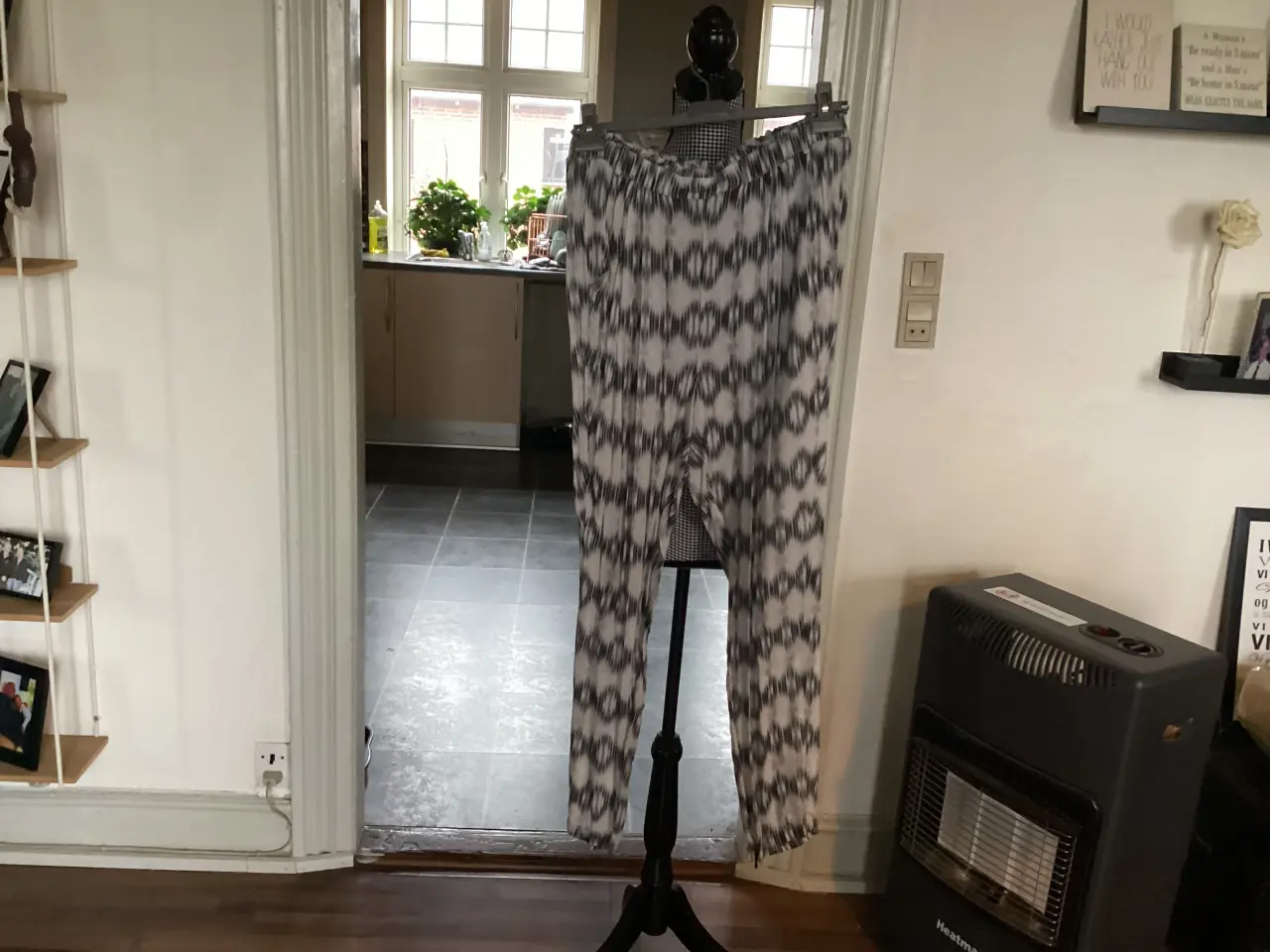 Billede 2 - Dame Sæt og Jogging Bukser. Forsk Str.
