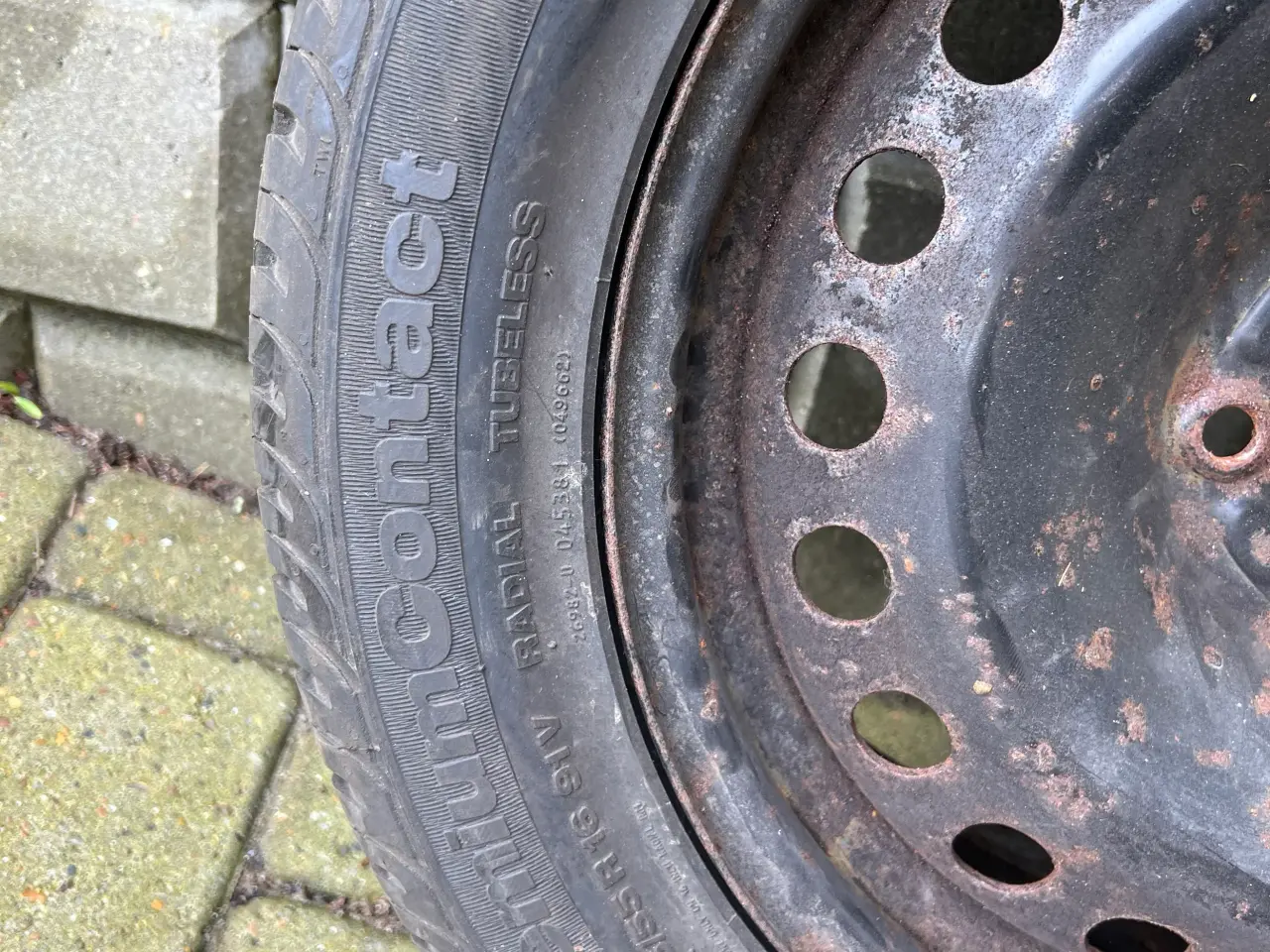 Billede 3 - Vinterdæk med flæge 205/55/16