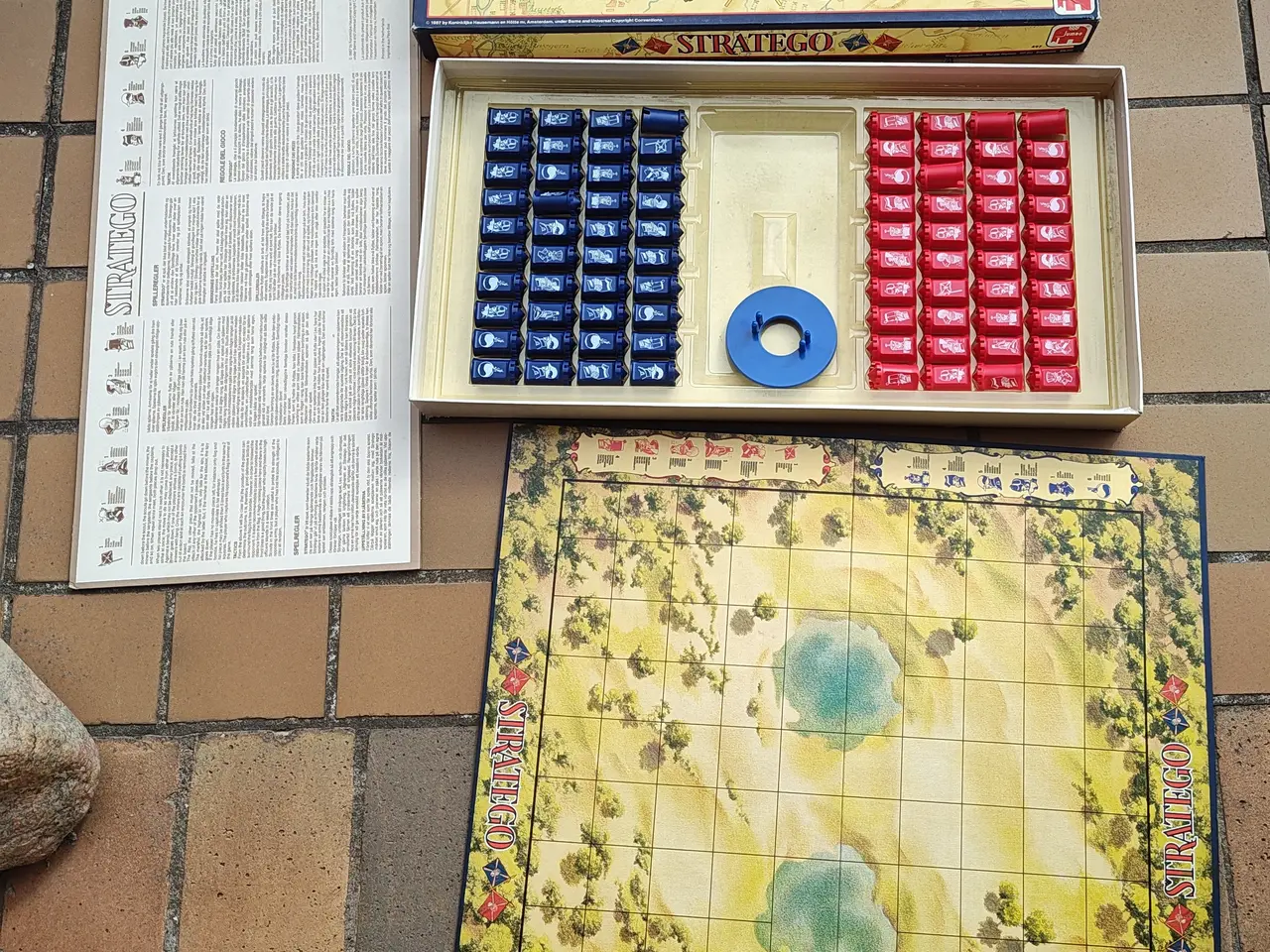 Billede 1 - Stratego Brætspil med plastik brikker