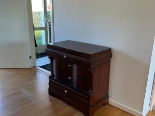 Antik kommode fra sidst i 1800. - meget velholdt.