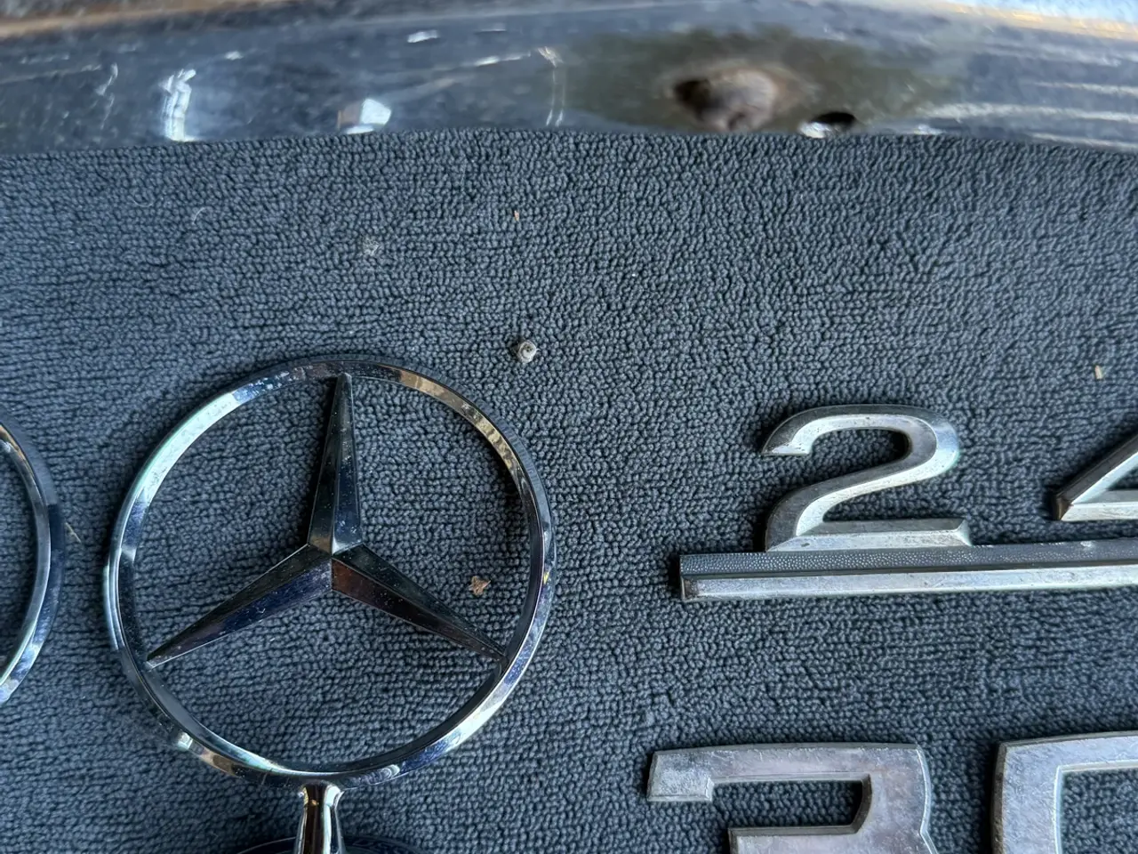 Billede 3 - Mercedes stjerner & 240D/306D logoer