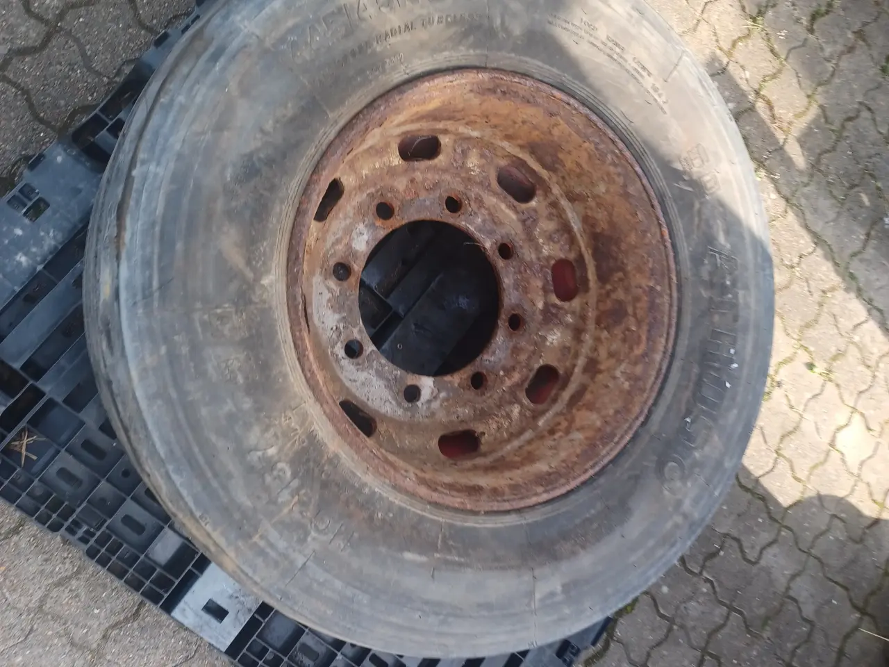 Billede 1 - 445/45-19,5 på fælg 8 bolte
