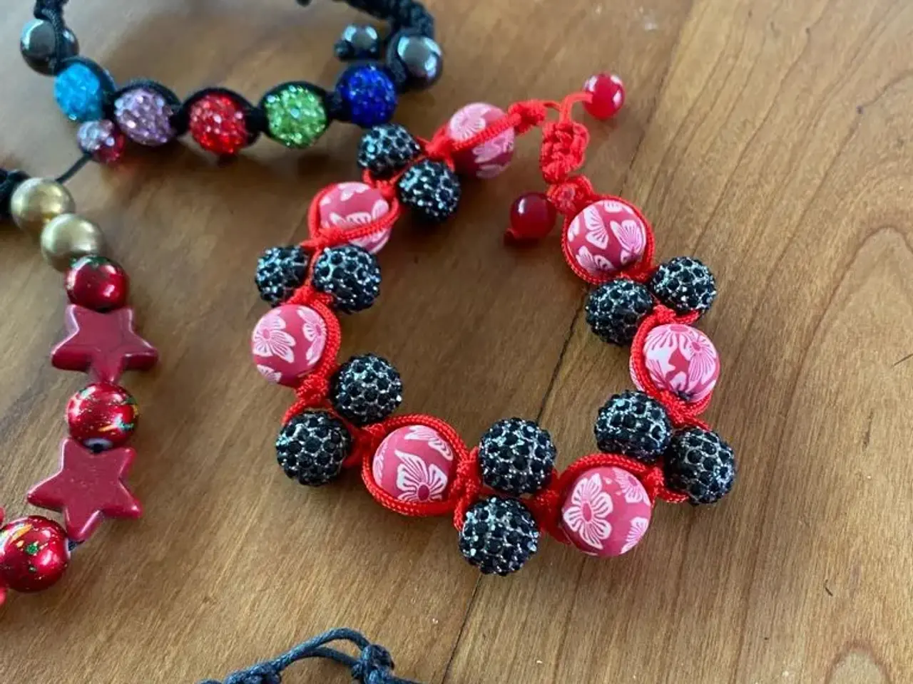 Billede 3 - Nye knyttede armbånd