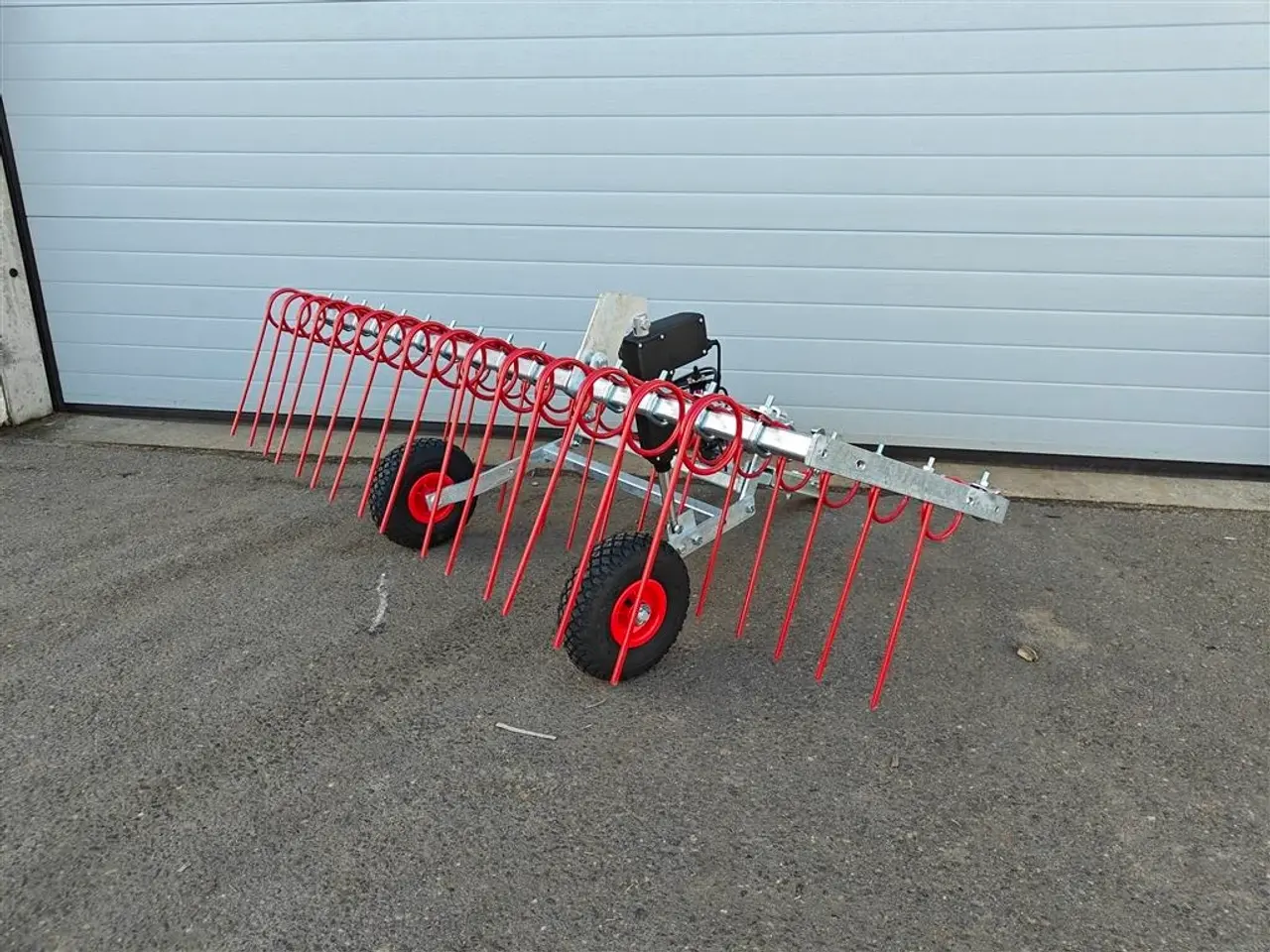 Billede 1 - Anker Bjerre Riven Gårdspladsharve 150cm Elektrisk hæve/sænk og kugletræk