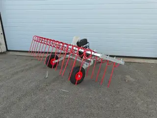 Anker Bjerre Riven Gårdspladsharve 150cm Elektrisk hæve/sænk og kugletræk