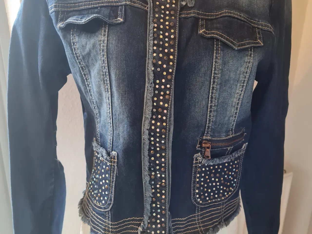 Billede 1 - Cream Denim jakke str L 40