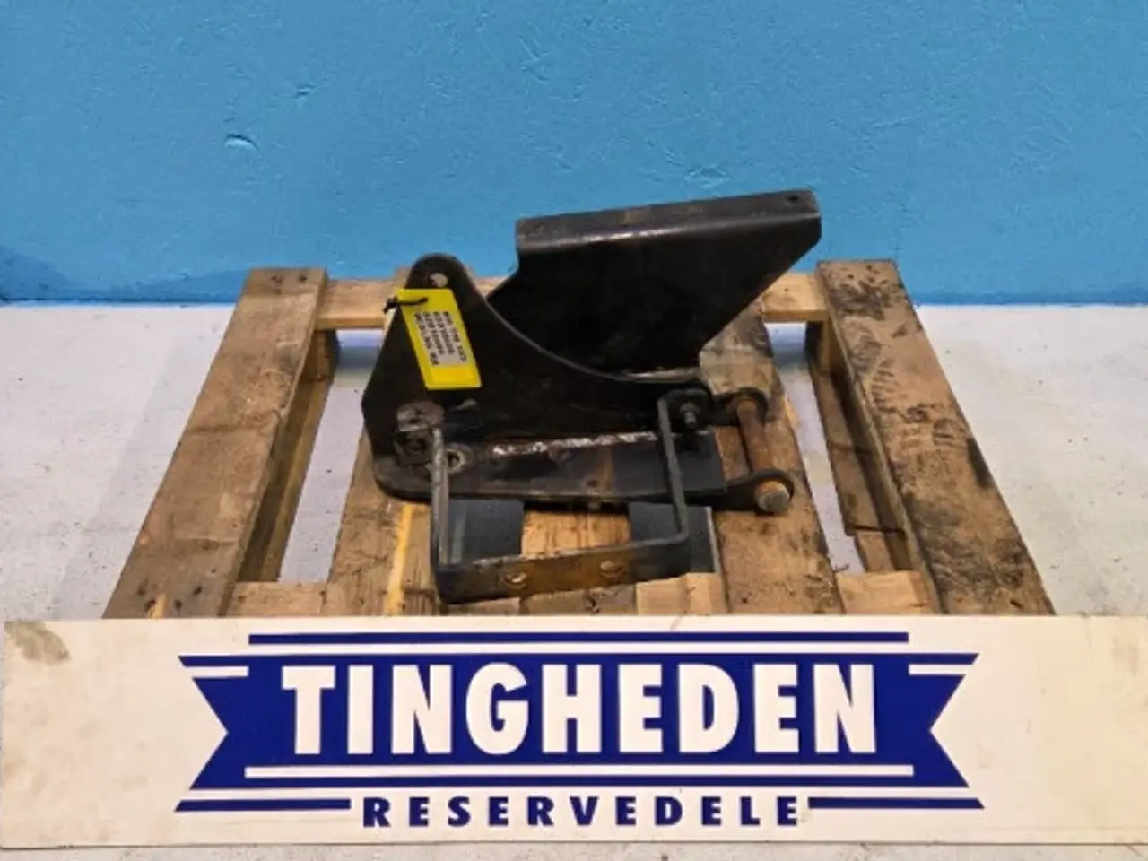 Billede 1 - New Holland TM165 Beslag R.  82018505
