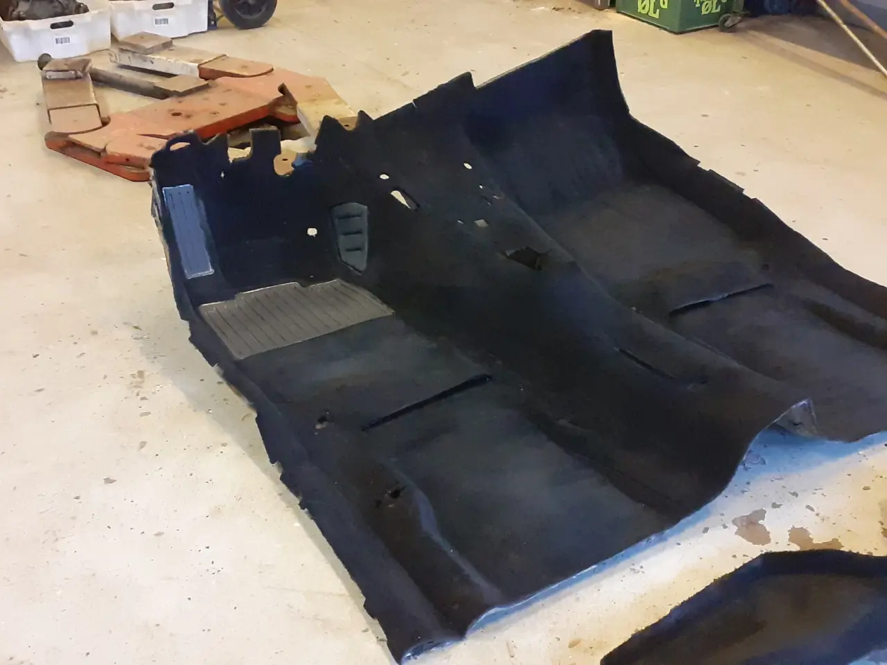 Billede 4 - Sort gulvtæppe BMW E30