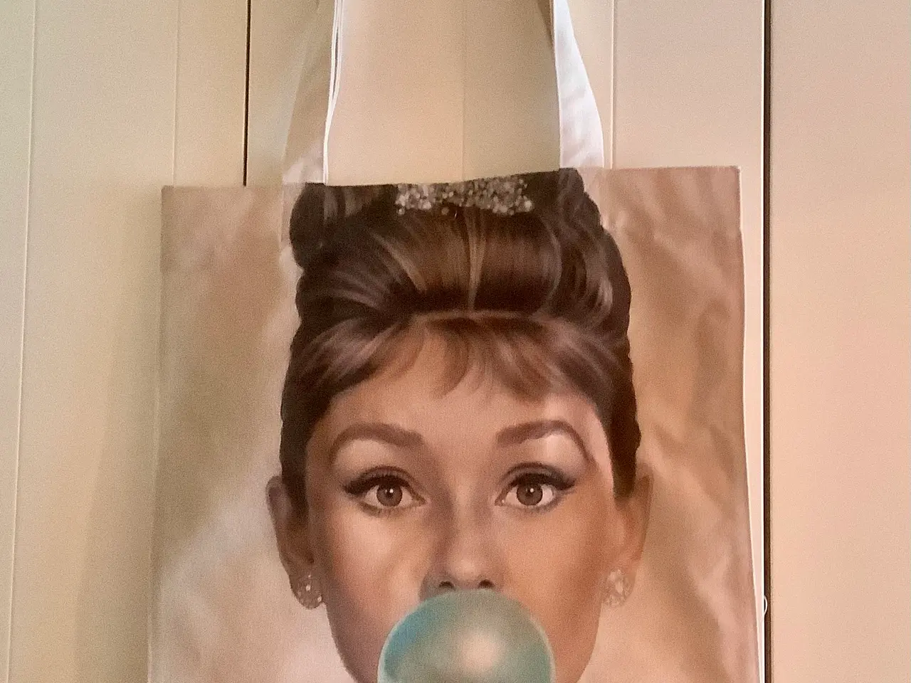 Billede 3 - Skuldertaske med Audrey Hepburn motiv.