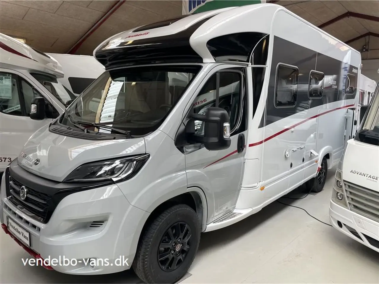 Billede 2 - 2026 - Dethleffs Pulse Classic T 7051 EB Luksuriøs camper med enkeltsenge og stor garage