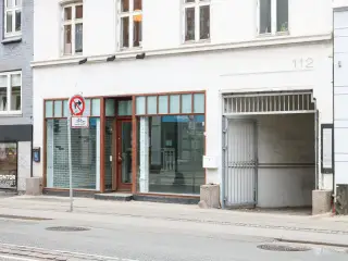Butik med lager på Frederiksbjerg