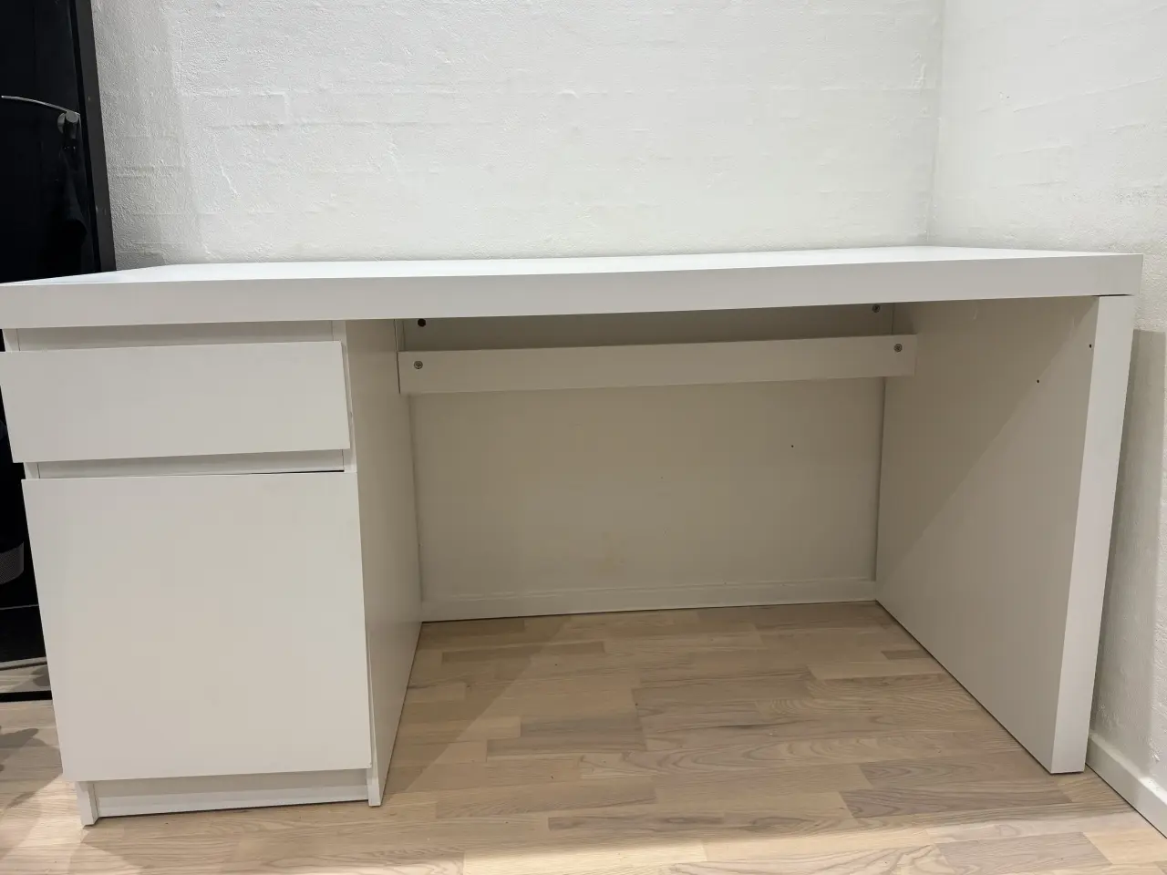 Billede 1 - Ikea skrivebord - BORTGIVES