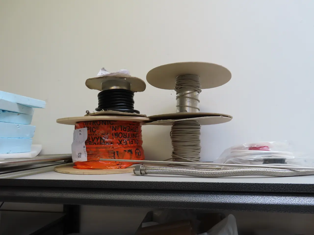 Billede 2 - Indhold på reoler