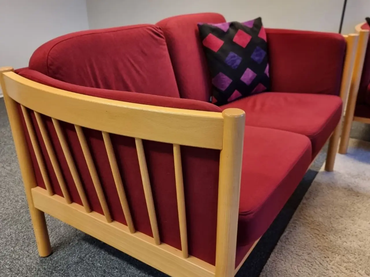 Billede 2 - To topersoners sofaer med bord