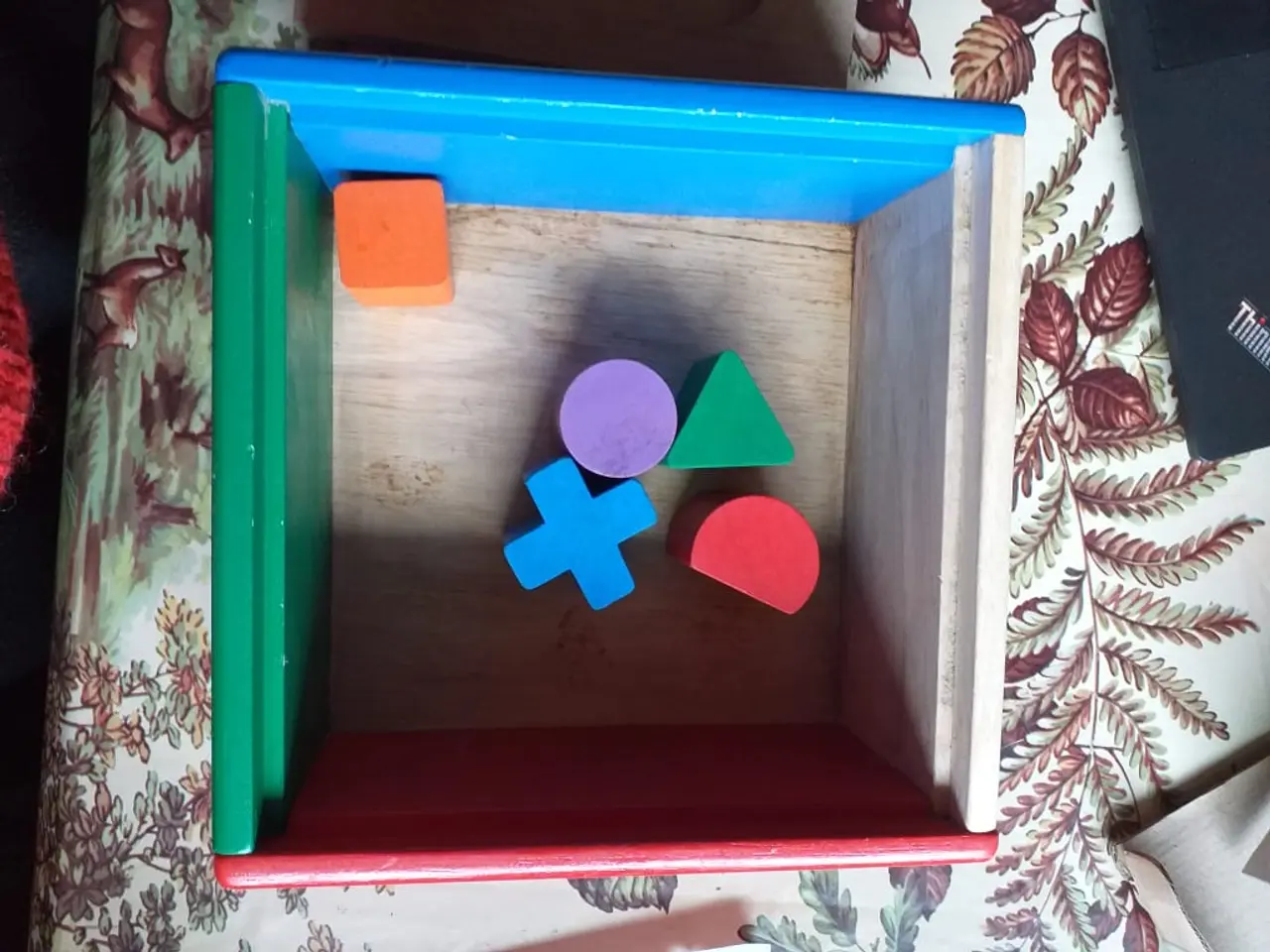 Billede 2 - Pullboks med 5 figurer den er fra 1 år.