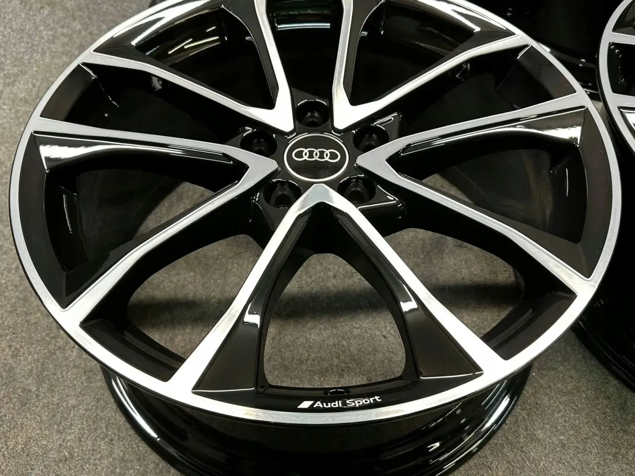 Billede 5 - ALUFÆLGE AUDI A4 S4 B9 8W0 19"