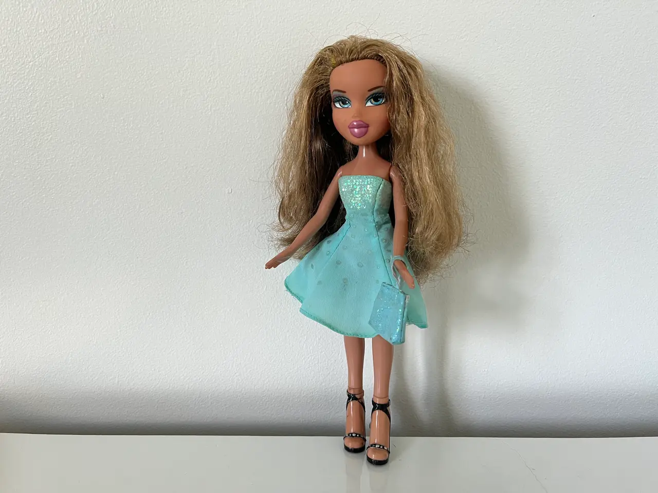 Billede 4 - Bratz Hollywood Style Yasmin med original kjole og