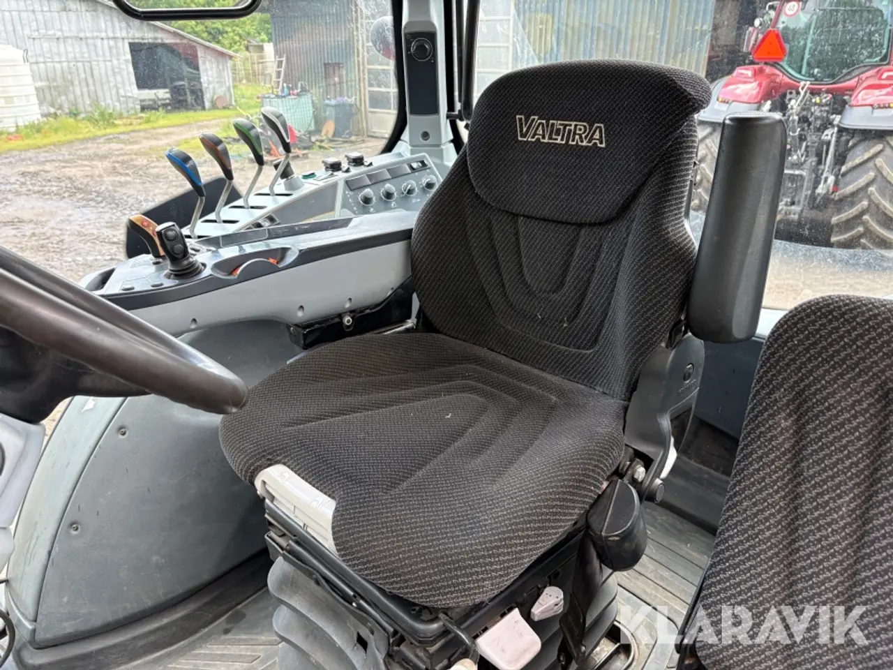 Billede 10 - Traktor Valtra T194 med frontlæsser