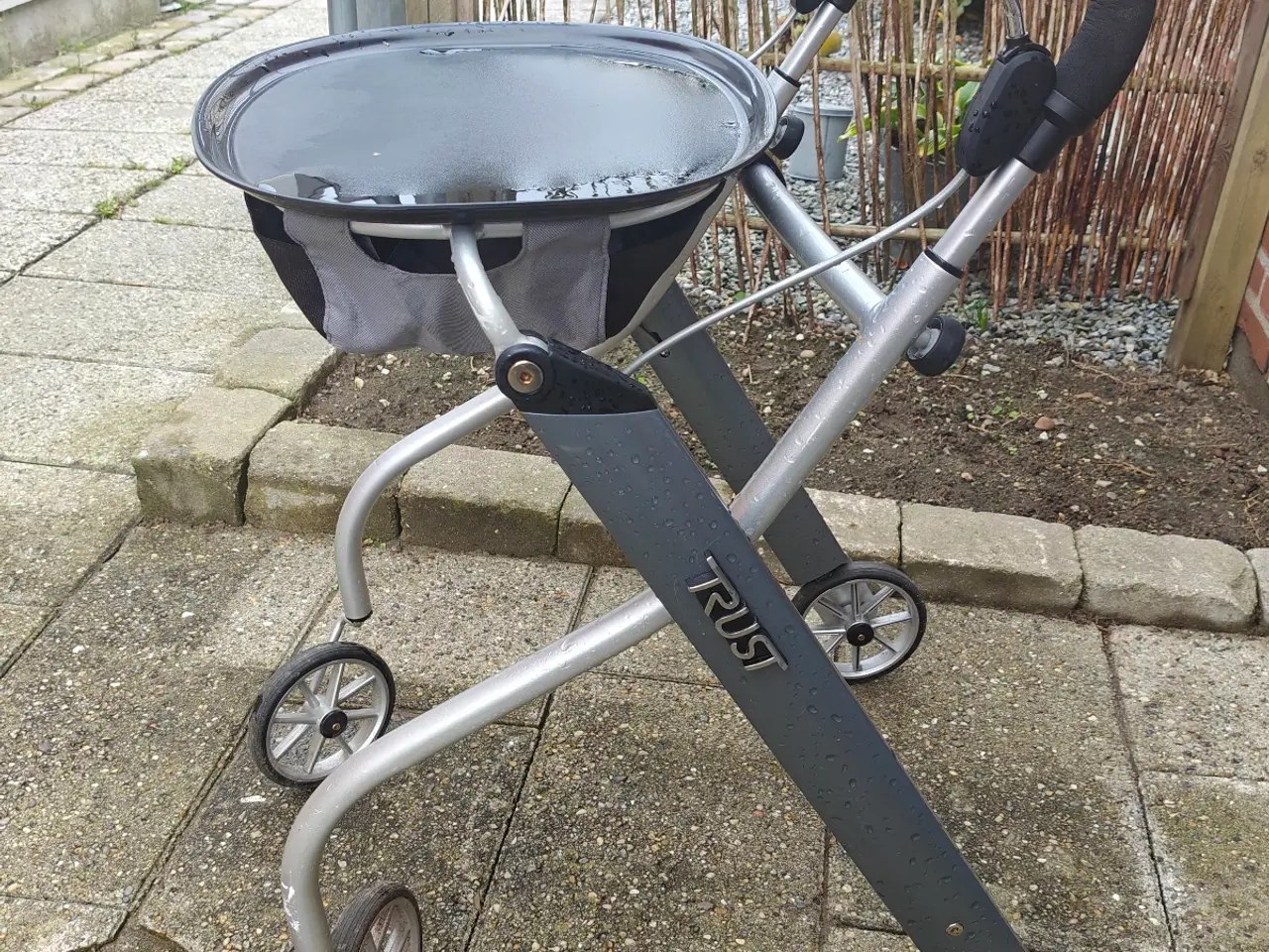 Billede 2 - indendørs rollator