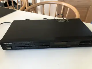 Pioneer F-223L radio