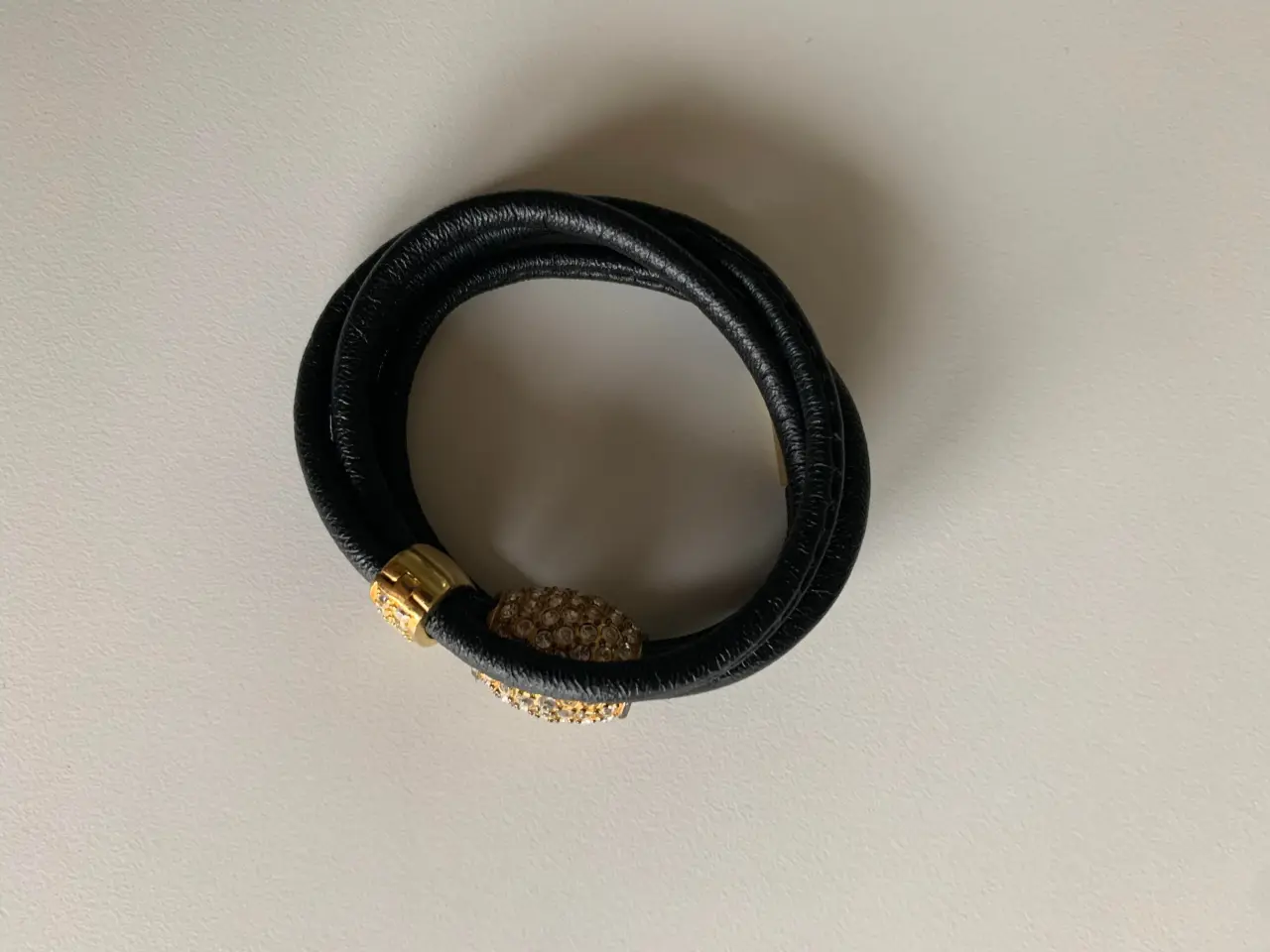 Billede 5 - Armbånd med 2 vedhæng