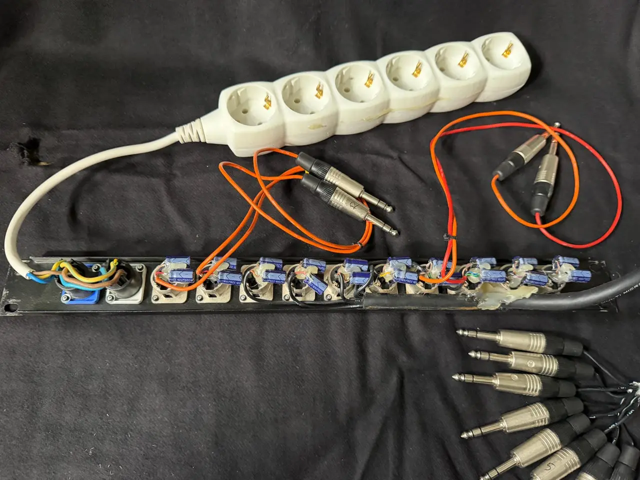 Billede 5 - 19" rackpanel 10 XLR, PowerCon + multikabel