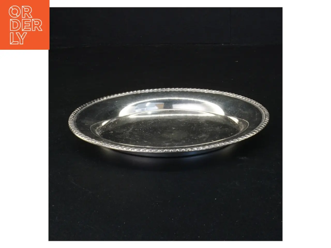 Billede 1 - Sølvfarvet serveringsbakke (str. Diameter 19 cm)