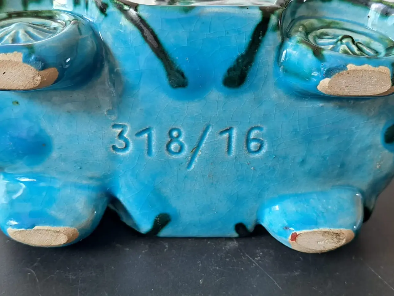 Billede 8 - Keramisk figur af en klassisk bil,