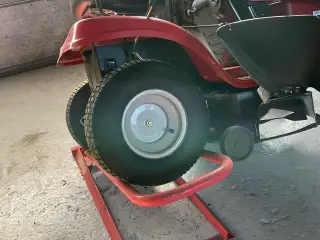 Lift til plænetraktor