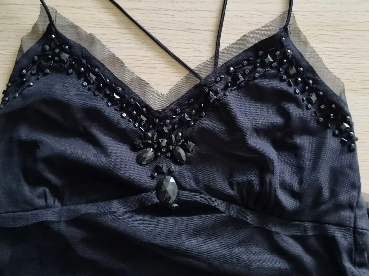 Billede 2 - Flot perlebesat, sort  tanktop fra Vero Moda 