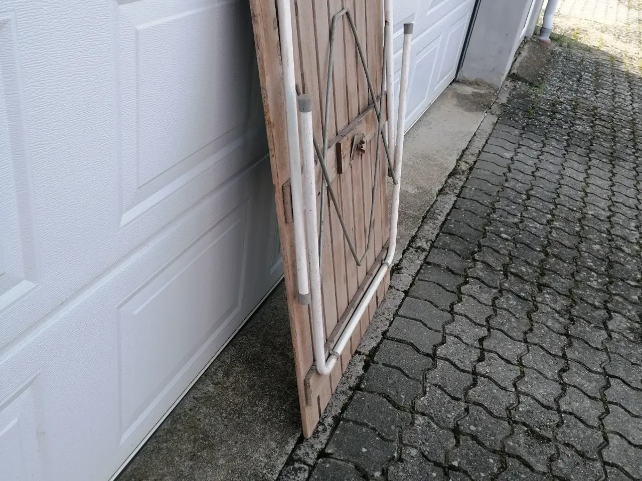 Billede 7 - Retro Havebord i træ med metalben