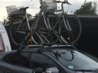 Tagbøjler med cykelholder kan også sælges hver for