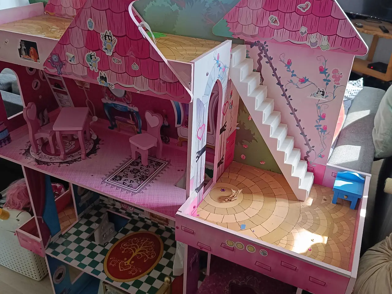 Billede 3 - Stort barbie/dukkehus