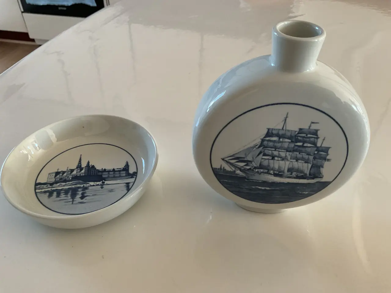 Billede 1 - Vase med Skoleskibet og skål med Kronborg