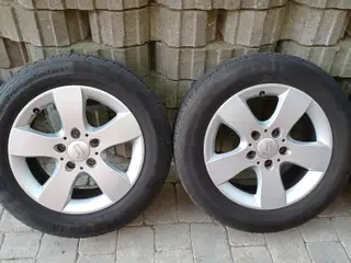 VW alufælge med sommerdæk.