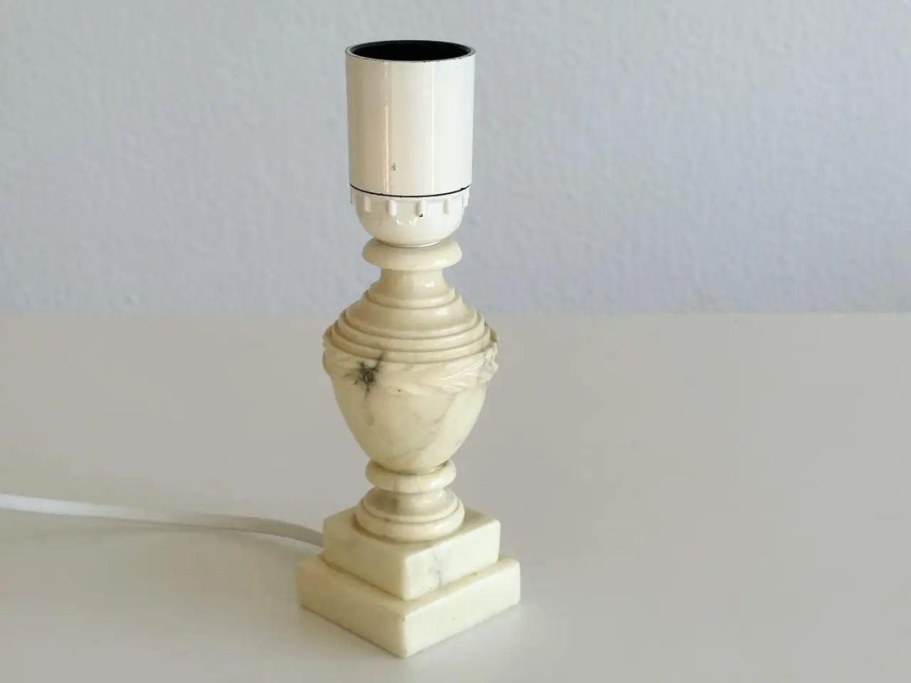 Billede 2 - Lille bordlampe, lakeret