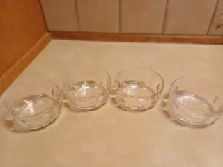 Glas skåle i klart glas med mønster- 4 stk.