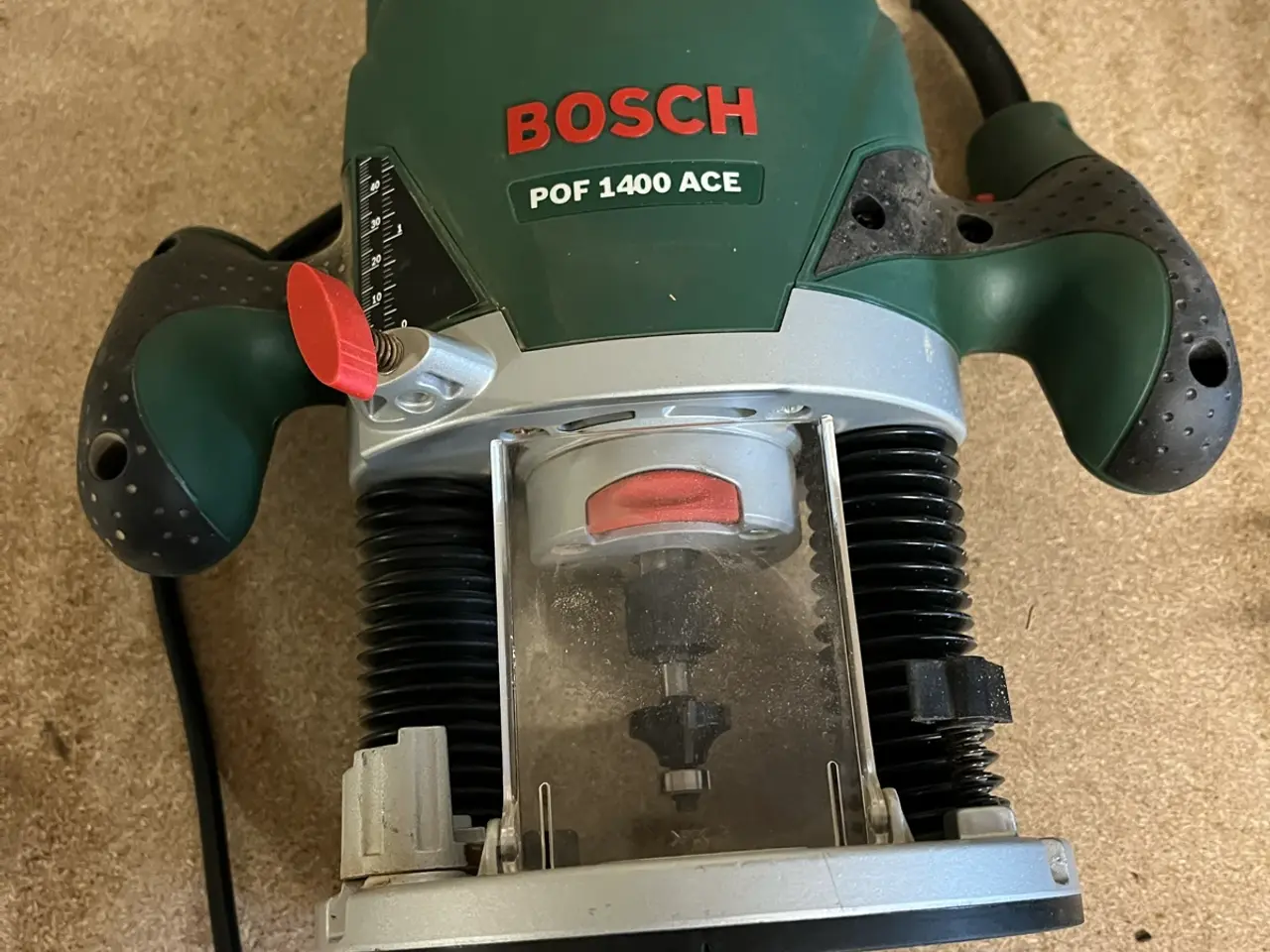 Billede 2 - Bosch overfræser inkl. fræsejern