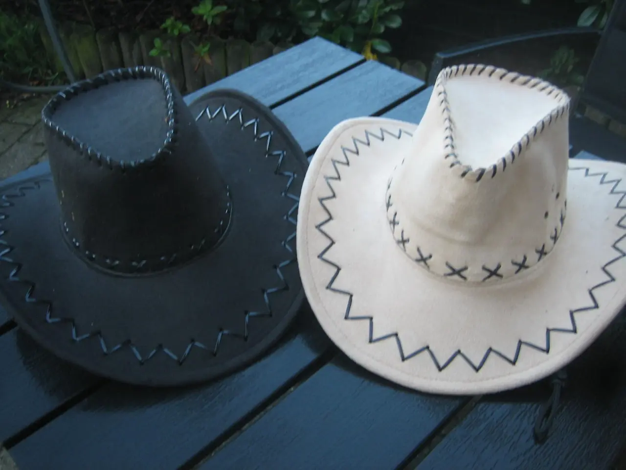 Billede 2 -   Cowboy hatte nye,sælges