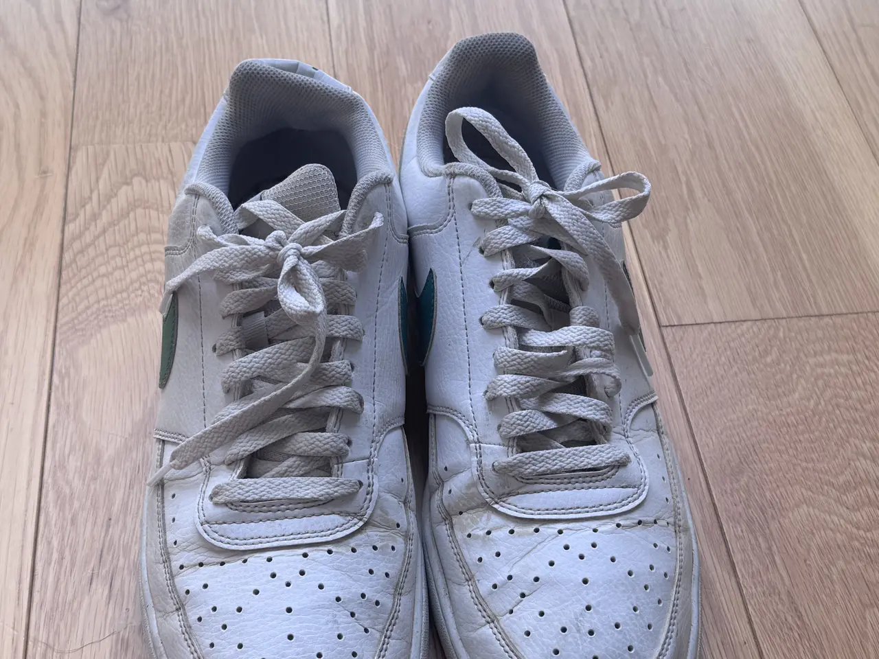 Billede 1 - Nike Air Force 1 Size 12 / 46 White & Green Swoosh