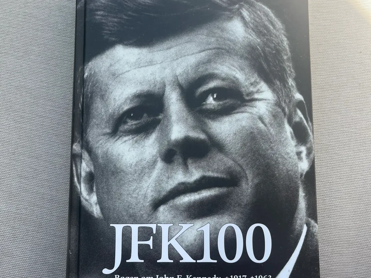 Billede 1 - J.F.K. Bog