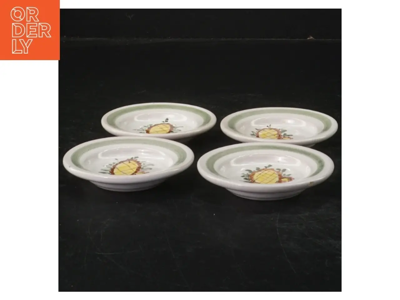 Billede 1 - Dekorative keramiktallerkener med ananasmotiv (str. Ø. 8 cm)