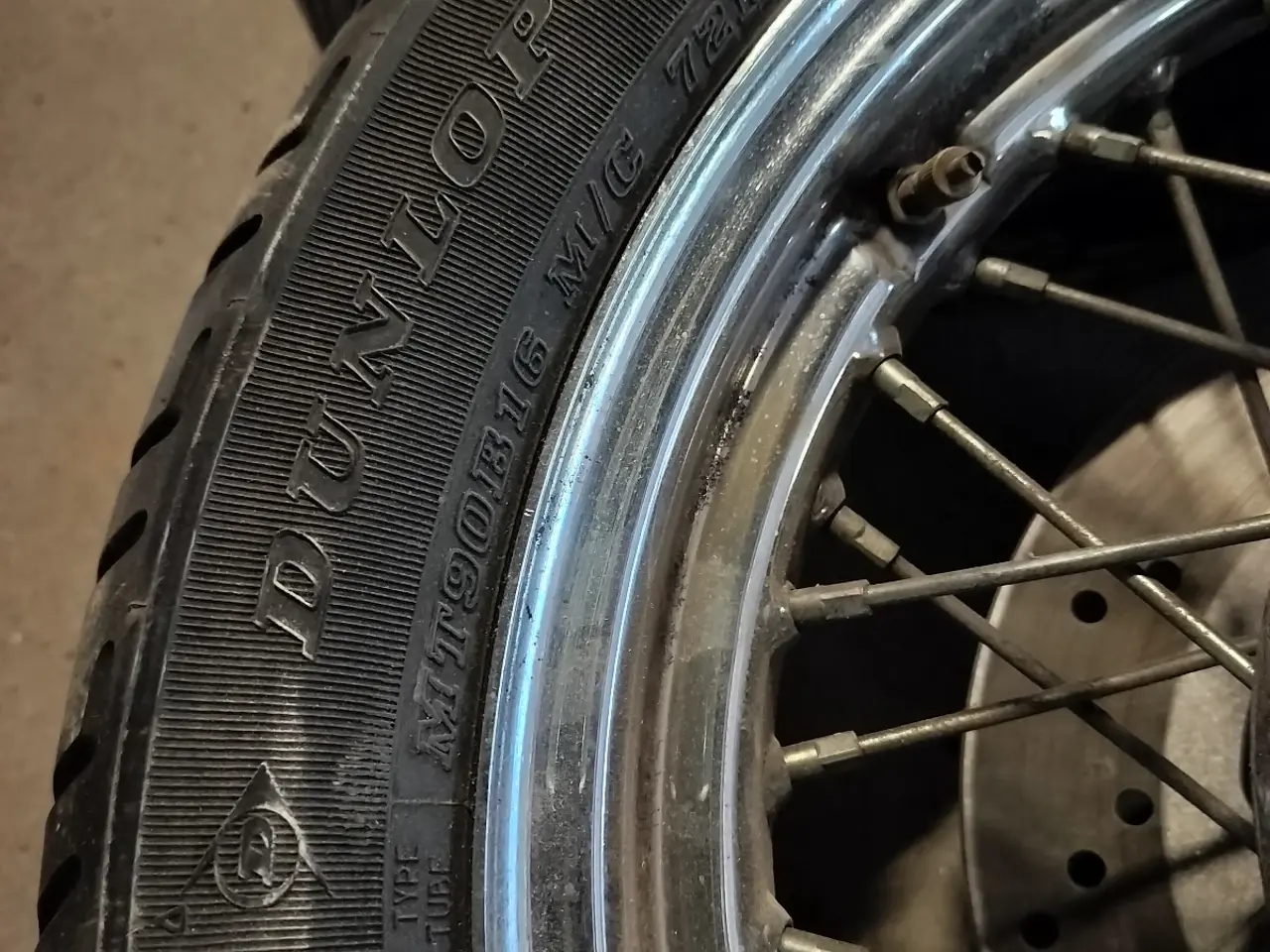 Billede 5 - Harley Davidson, to stk 16" hjul.